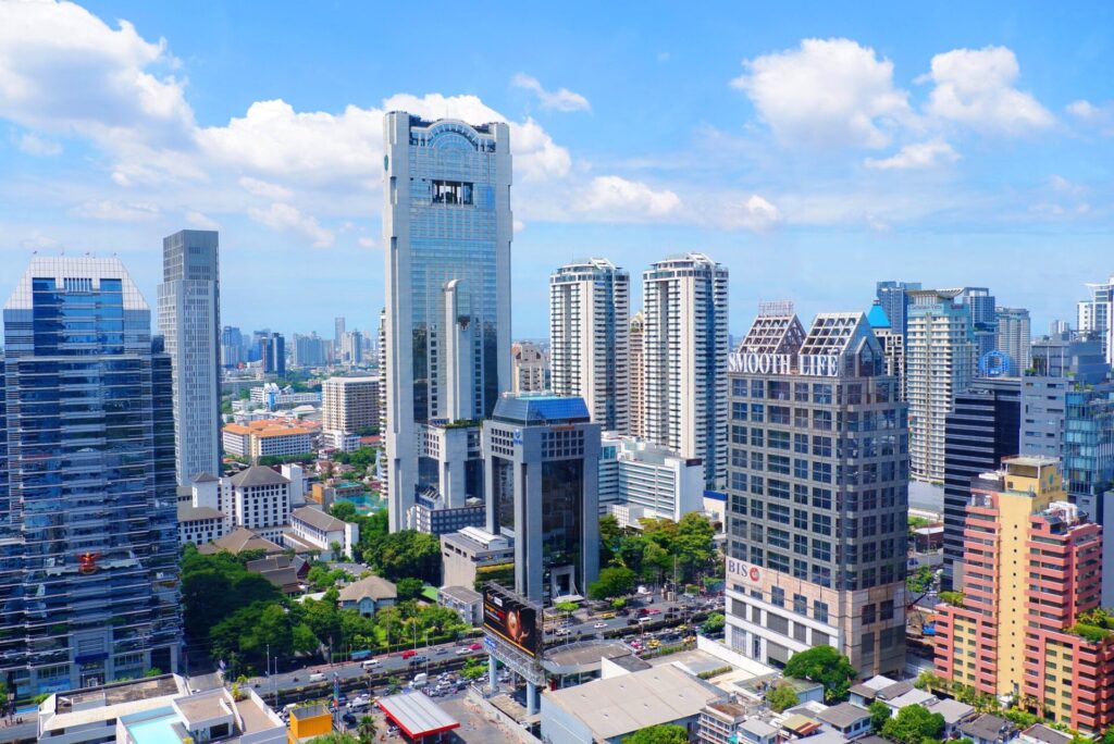 タイ・バンコクの街並み ビル 都市 都会 青空
