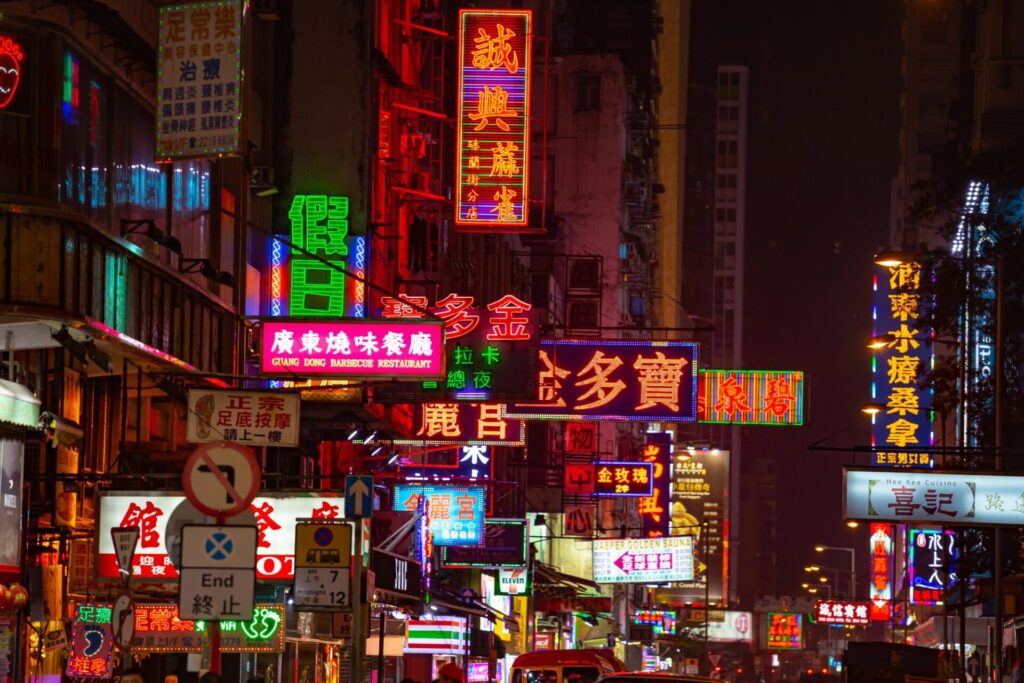 ネオンきらめく香港の夜景