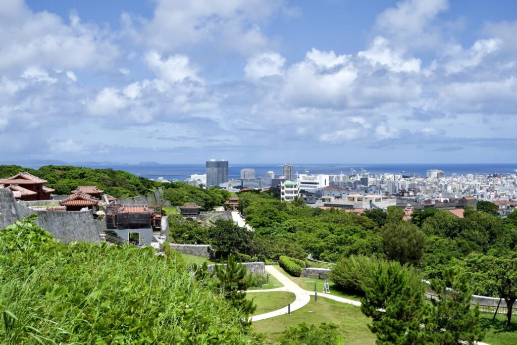 沖縄観光で訪れたい首里城と那覇市