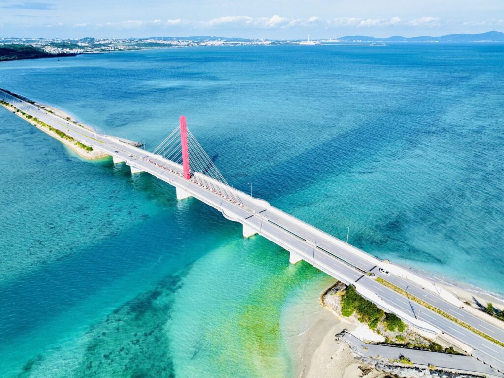  沖縄県うるま市の海中道路は、訪れたい旅行スポット