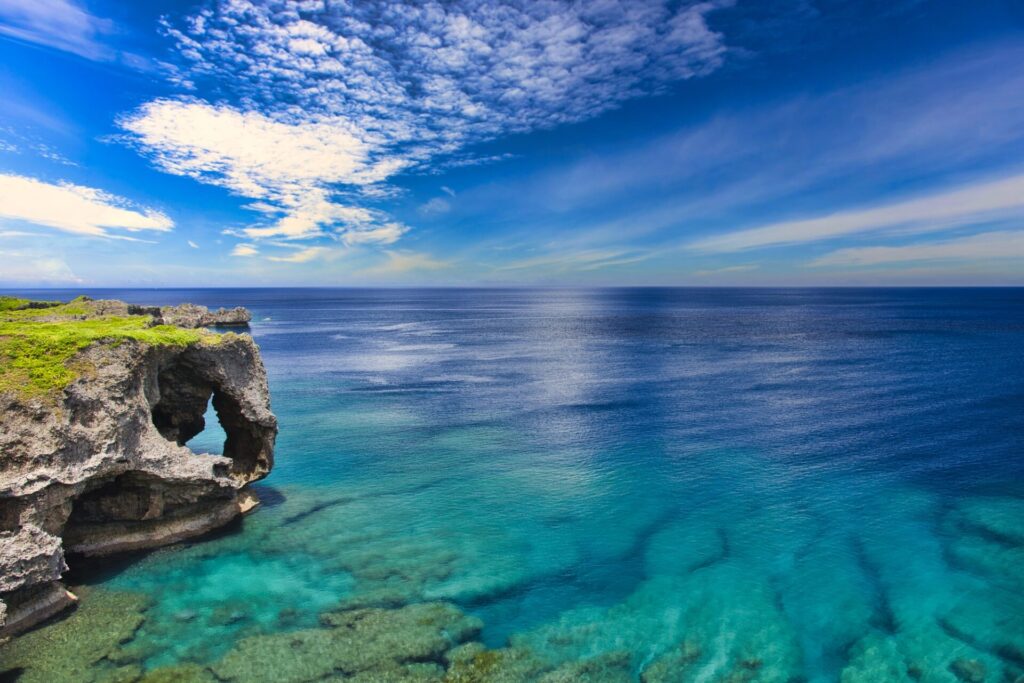 沖縄美しい海と青空の景色