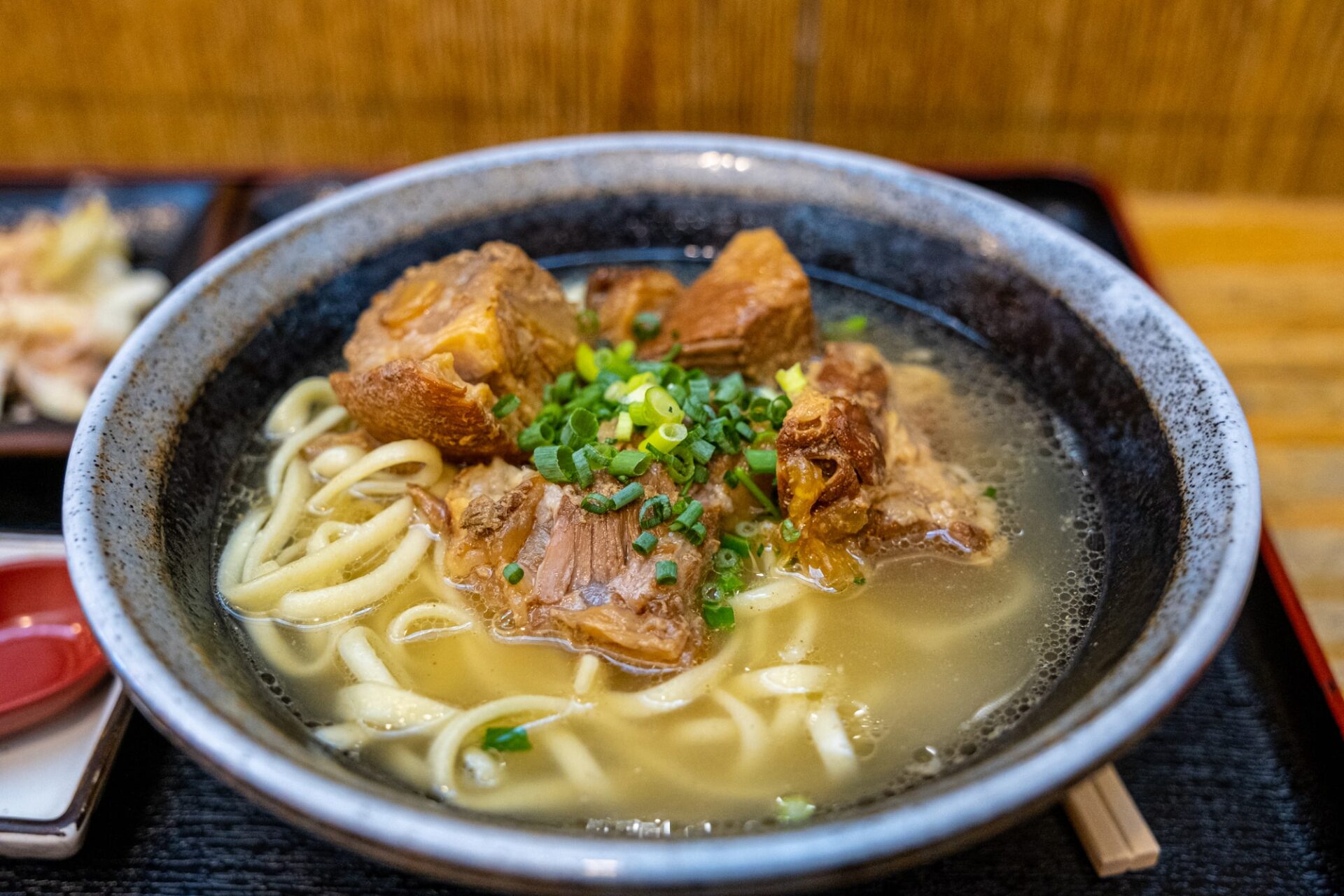 沖縄旅行に来たら是非食したいソーキそば