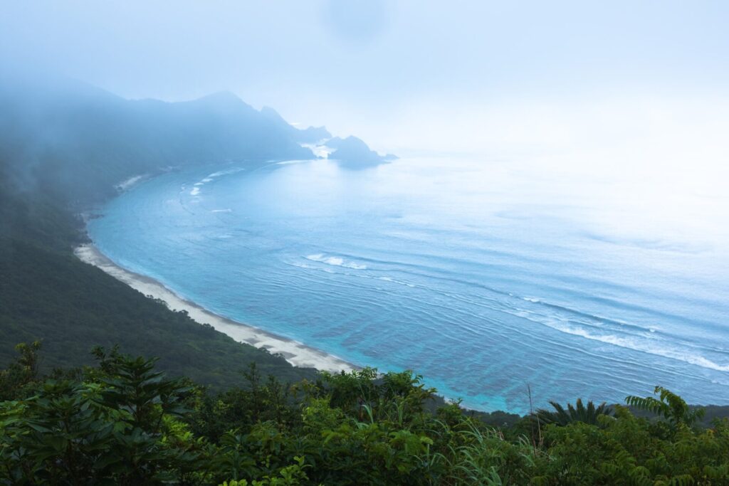 加計呂麻島のタカテルポイントの絶景