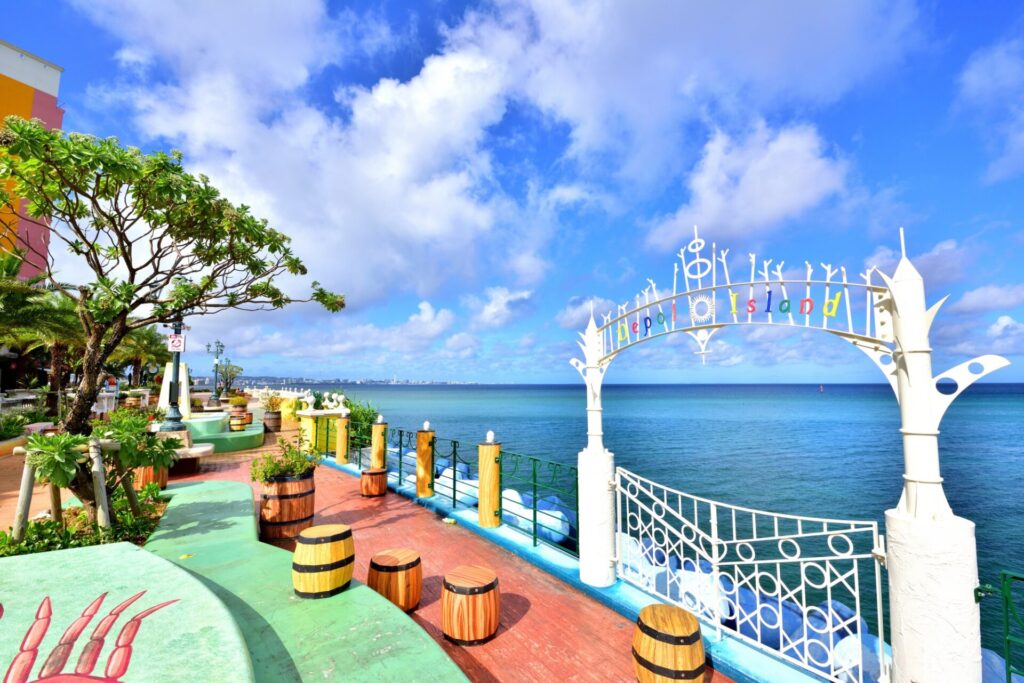 青い海と空が美しい沖縄 アメリカンビレッジ