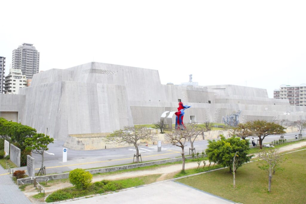 沖縄県立美術館・博物館(おきみゅー)