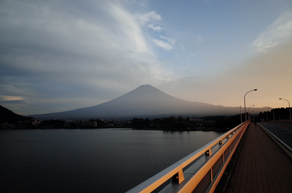 河口湖大橋から見る富士山