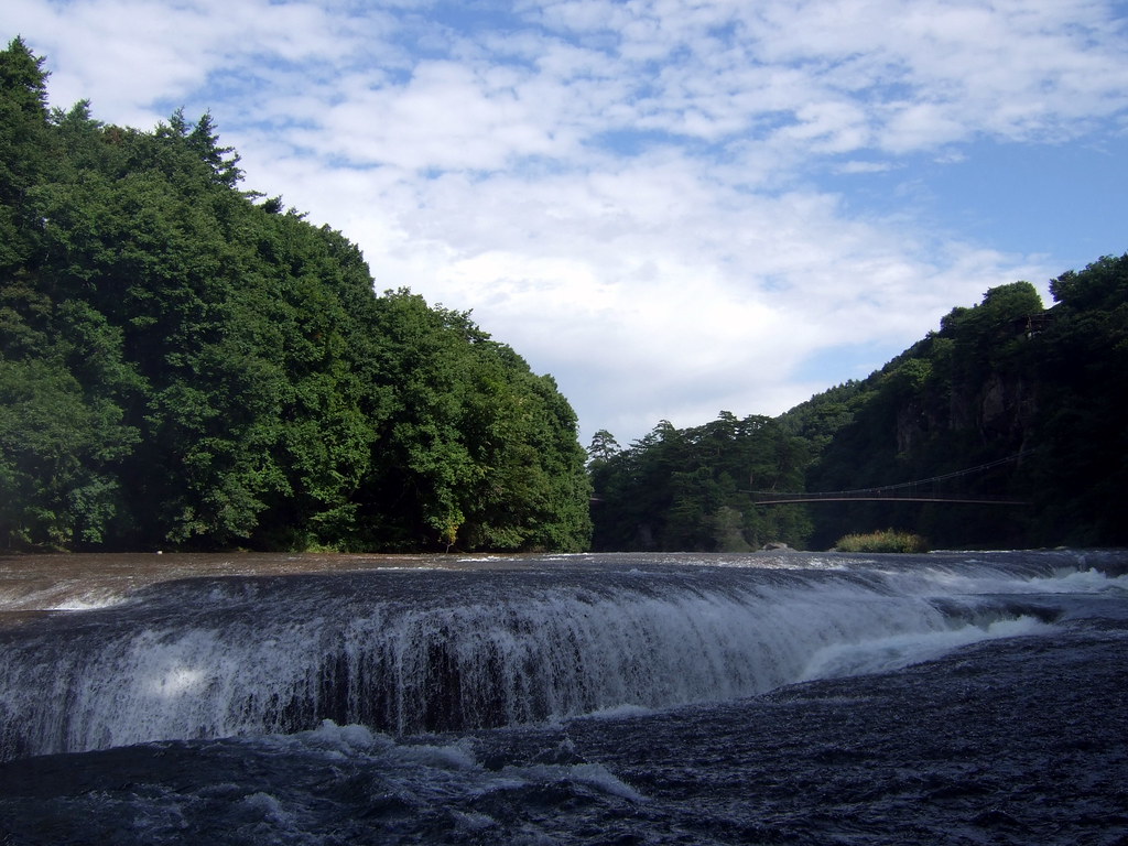 群馬県の壮大な滝「吹割の滝」