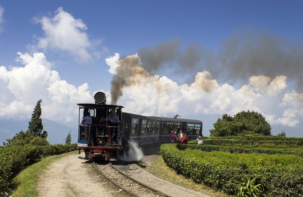 ヒマラヤ鉄道トイ・トレインのある風景