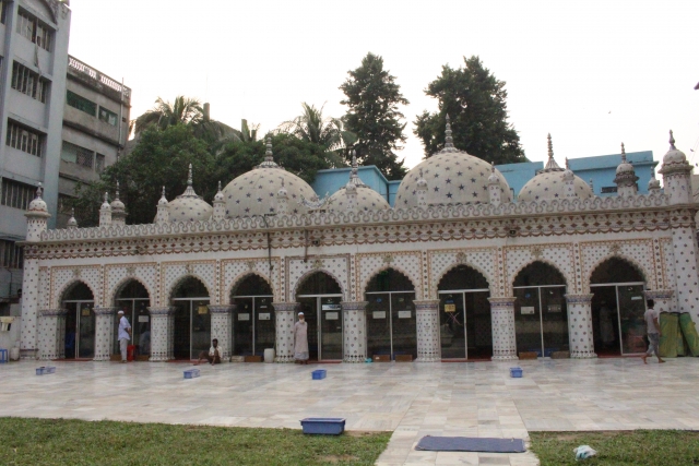 ダッカ観光で訪れたい「スターモスク」