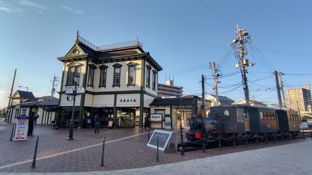 道後観光でおすすめの道後温泉駅と坊ちゃん列車ミュージアム