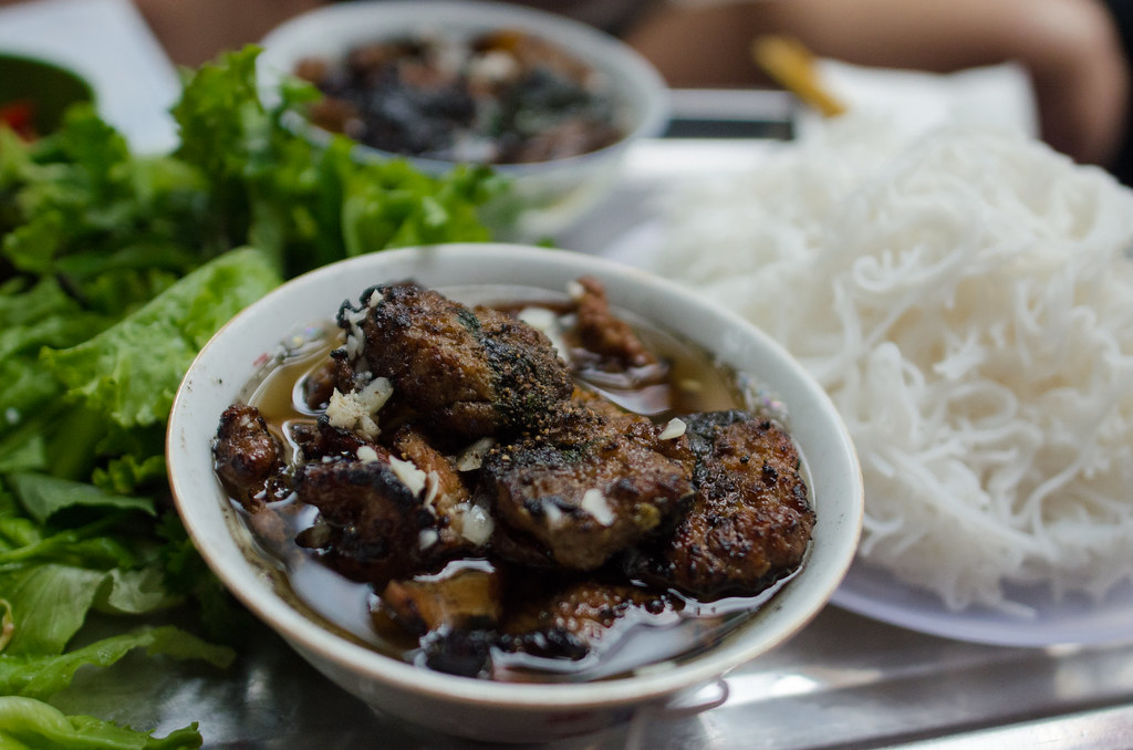 ベトナムの伝統料理であるブンシャー（バンチャー）のイメージ