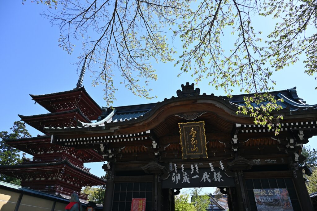 冬の弘前観光でおすすめの最勝院五重塔