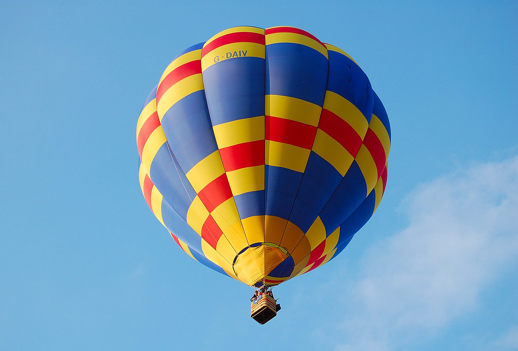 8月の山形県観光で楽しみたい雲海気球フライトのイメージ
