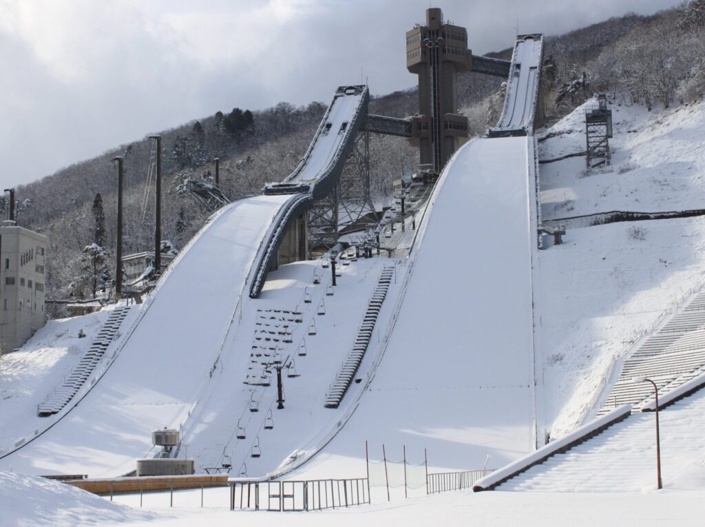 白馬の人気観光スポットは長野冬季五輪ジャンプ競技場
