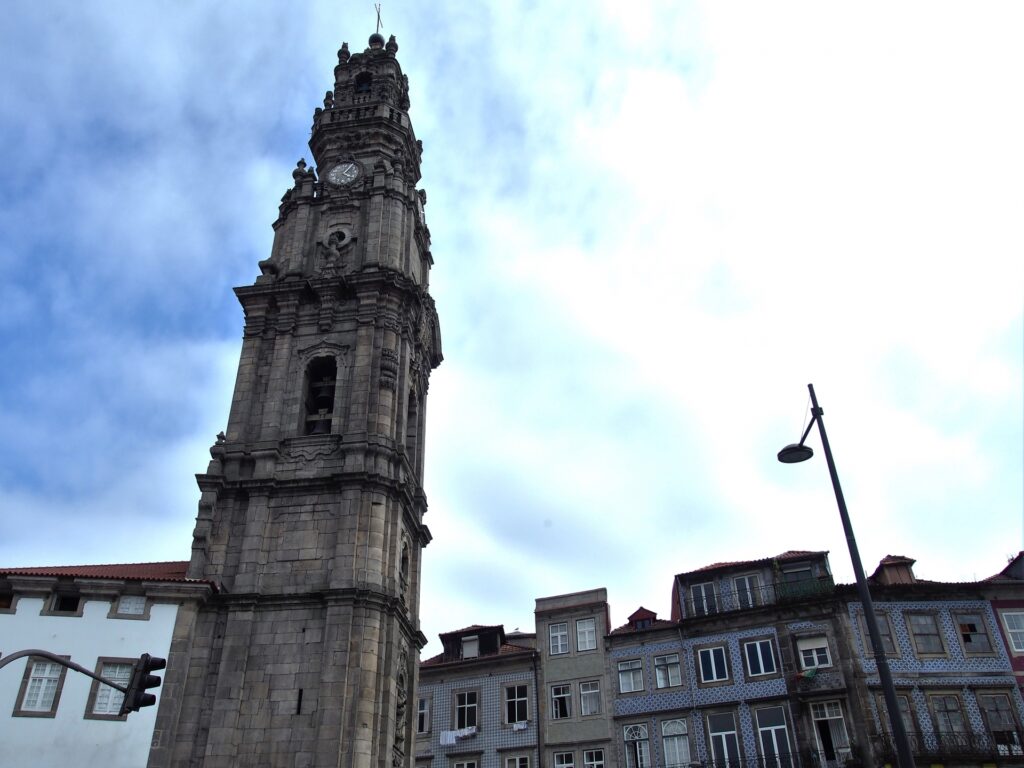 ポルト観光で登りたいクレリゴス教会の塔
