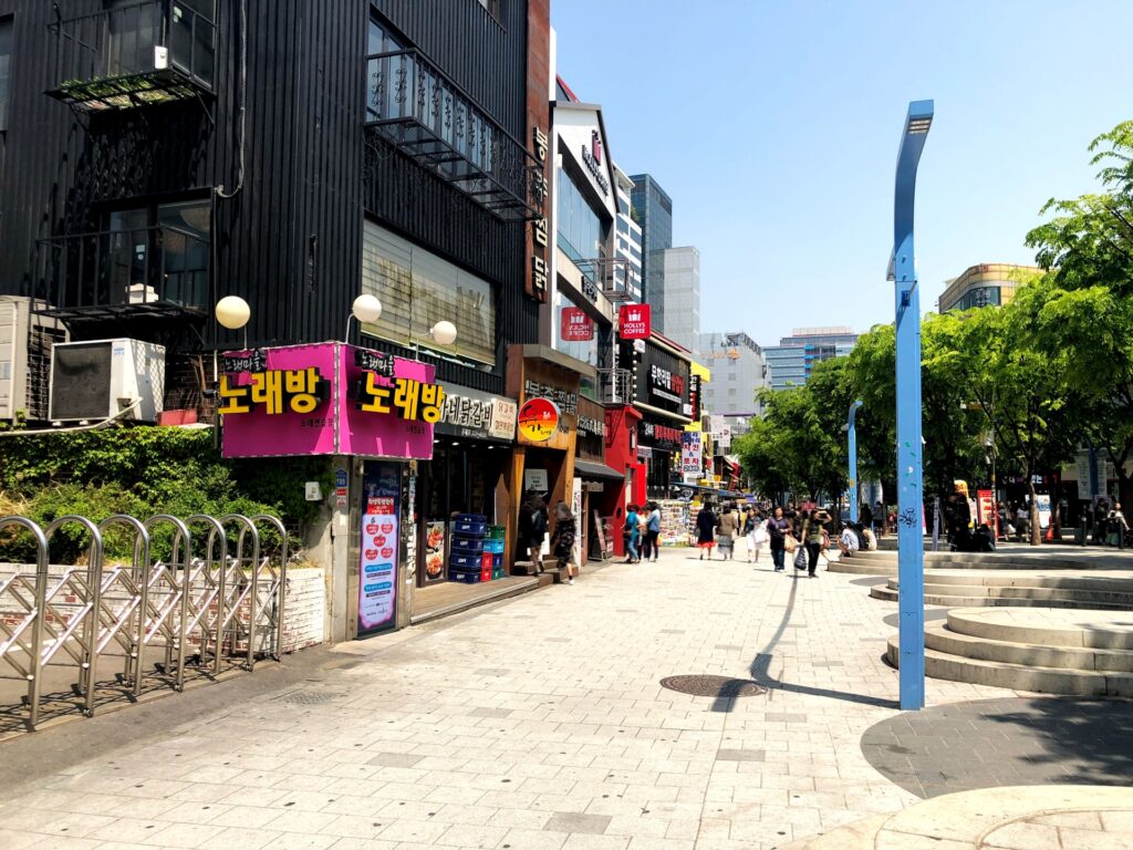 ソウル観光のモデルコース弘大の町並み