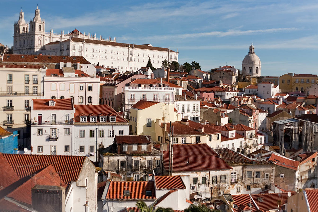リスボンの旧市街アルファマ地区を一望できるサンタ・ルジア展望台
