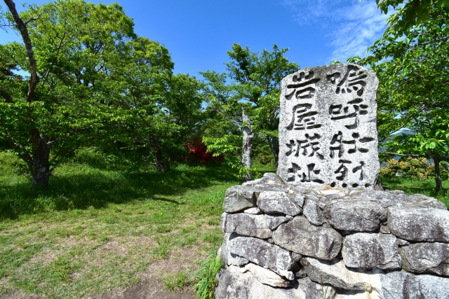 岩屋城跡にある石像