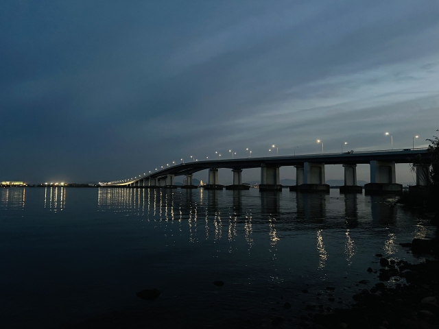 琵琶湖にかかる橋