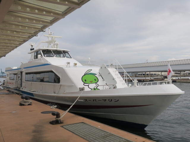 高松～小豆島を運航する高速艇