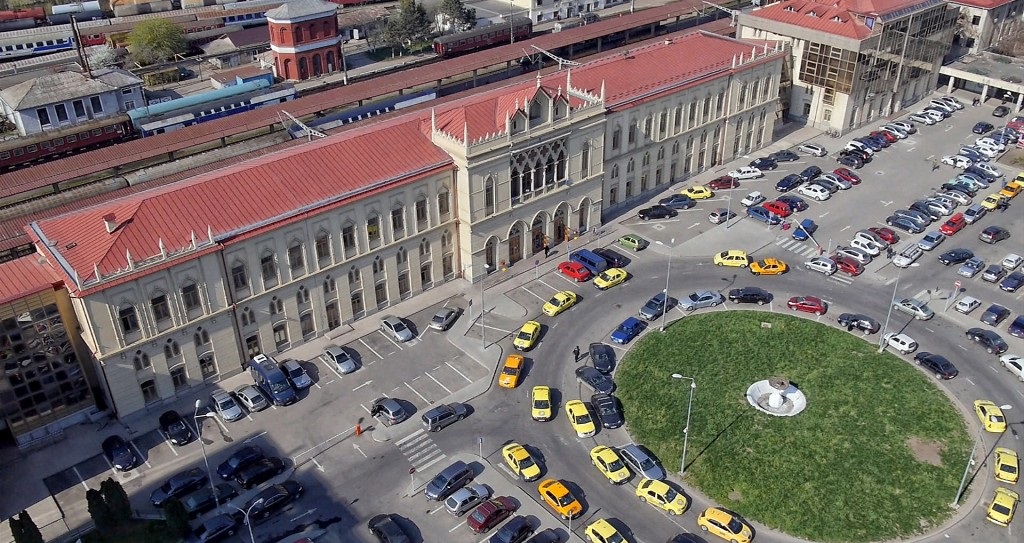 北駅（Gara de Nord）は主要な交通拠点であり、タクシーの利用がしやすい場所です
