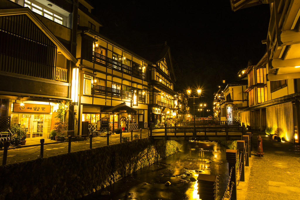 8月に山形県を観光するなら訪れたい銀山温泉の夜景