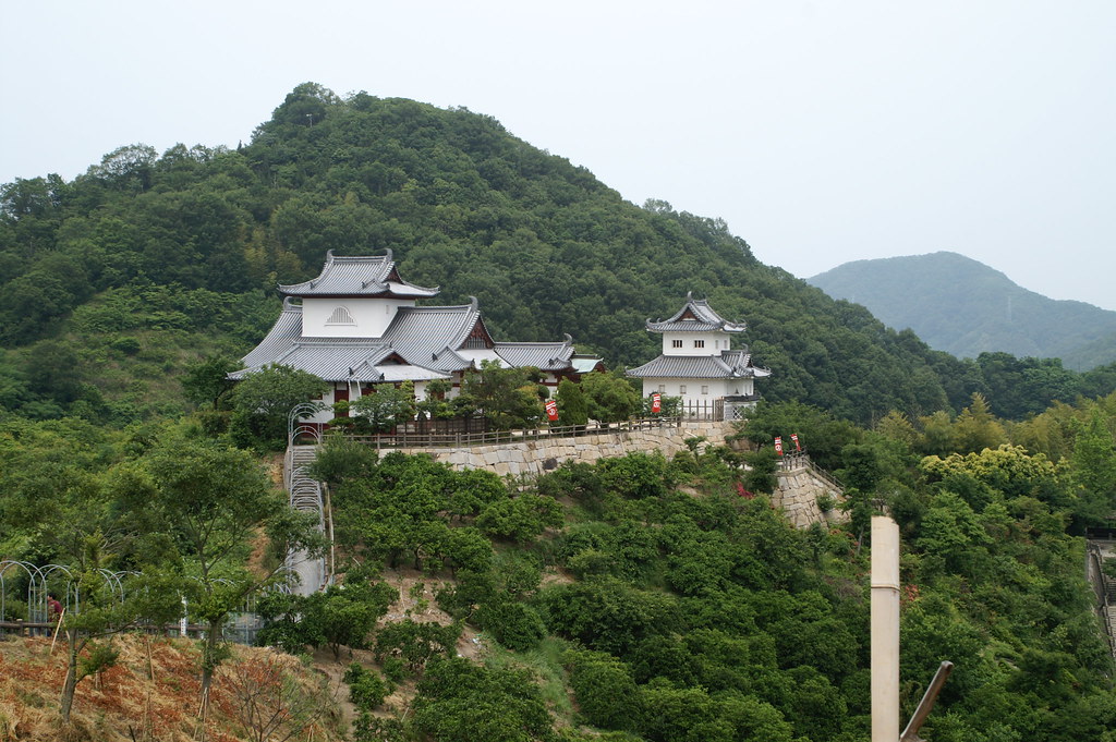 因島水軍城を臨む