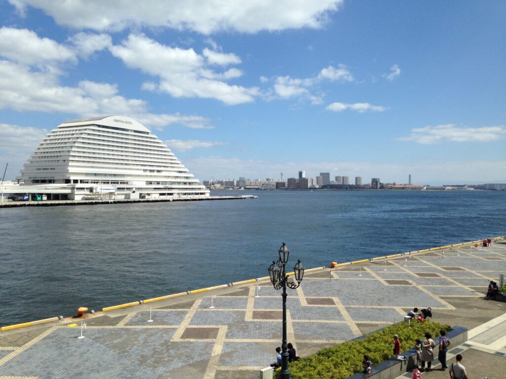 神戸ハーバーランドと海