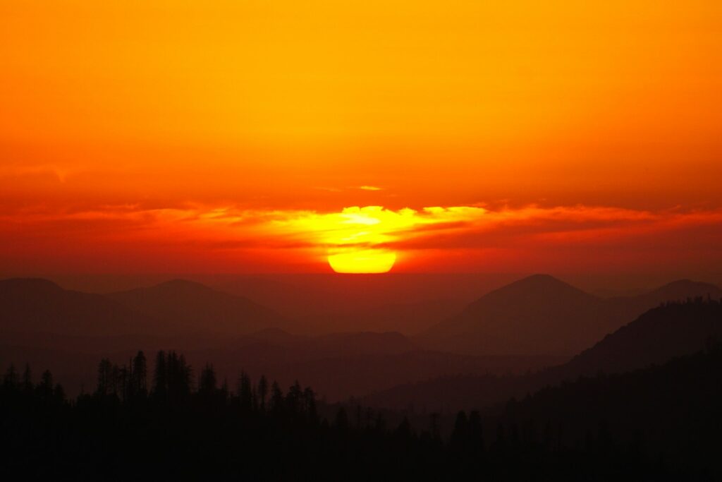 うさぎ平テラス展望台からみた夕日のイメージ画像