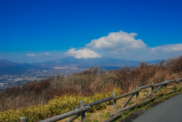 芦ノ湖スカイラインの三国峠から富士山を遠望