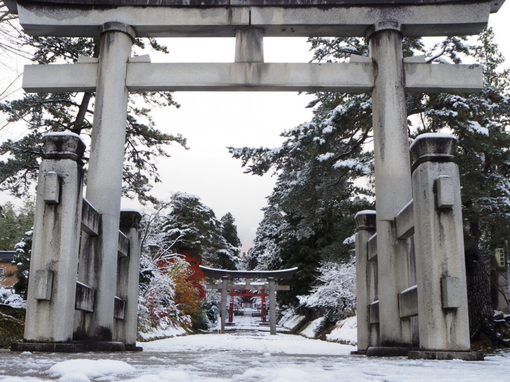 冬の弘前観光でおすすめの岩木山神社