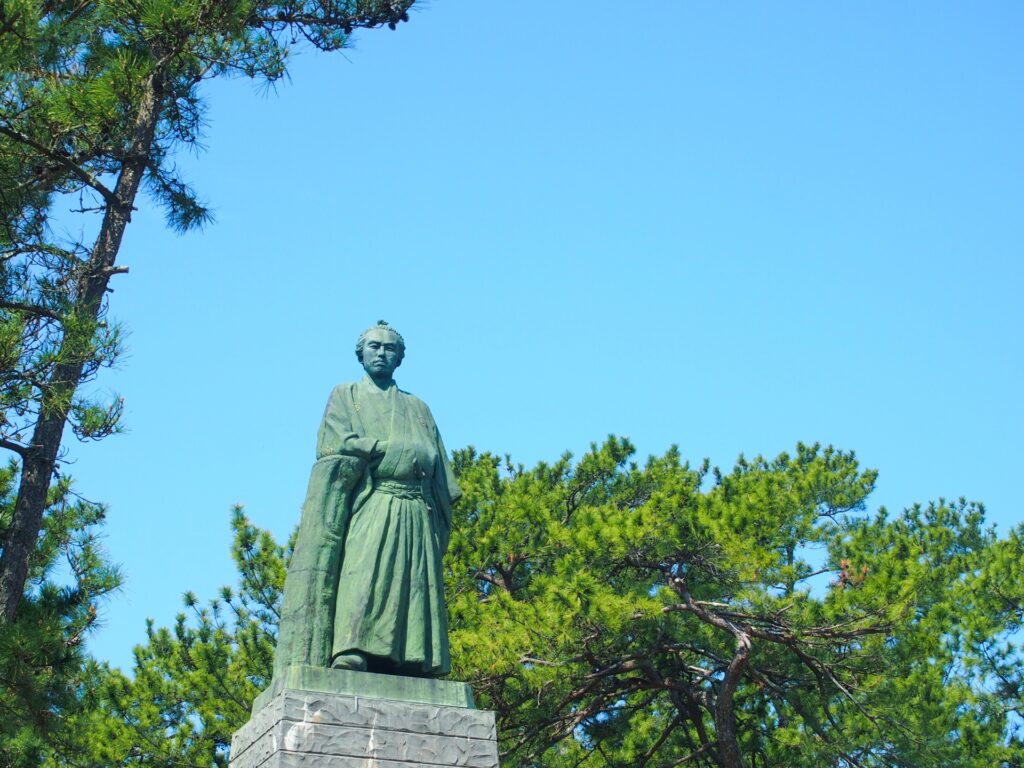 高知観光のモデルコース坂本龍馬像