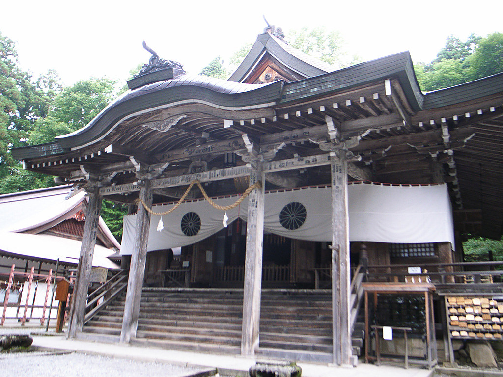 長野の自然に囲まれた神社「戸隠神社」
