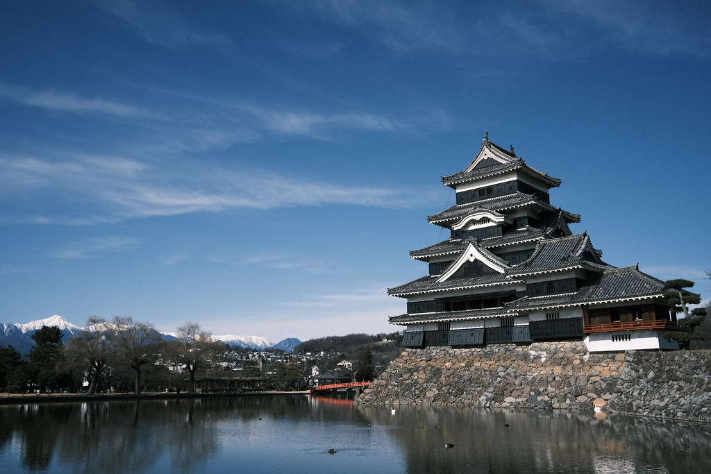 歴史的な名所で、国宝に指定されていいる松本城