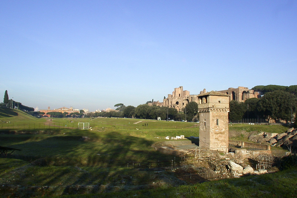 古代ローマの競技場跡であるチルコマッシモ