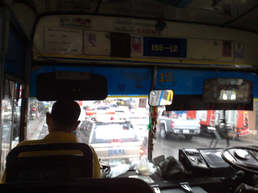 バンコクのバスでピンクガネーシャへ行く