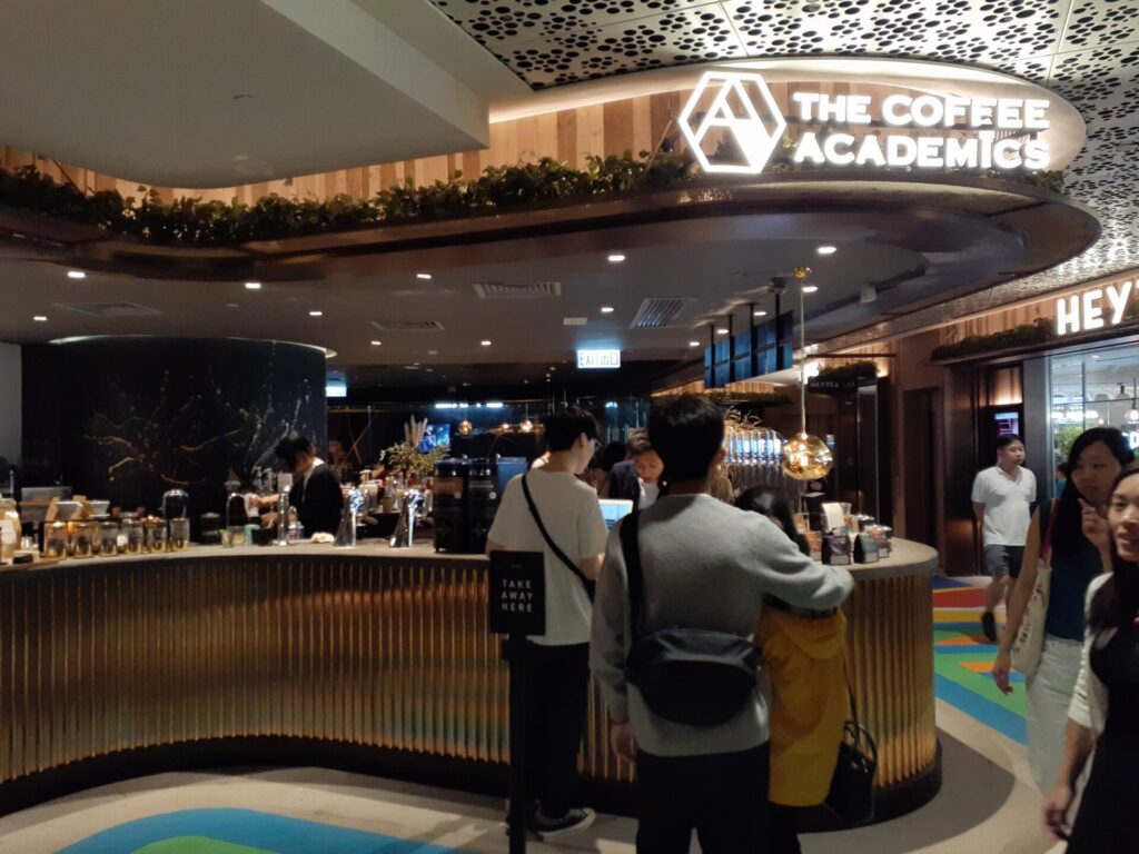 香港で人気のカフェチェーンのザ・コーヒー・アカデミックス