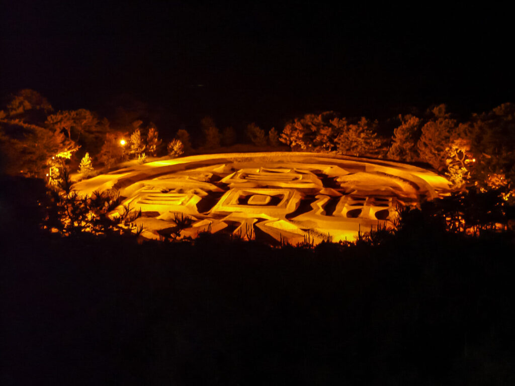 銭形砂絵のライトアップ　香川県