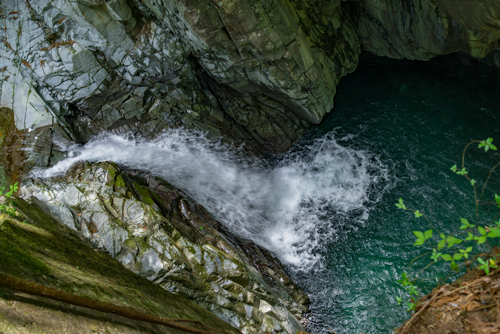 下呂温泉日帰り観光で立ち寄りたい自然スポット「付知峡」の不動滝