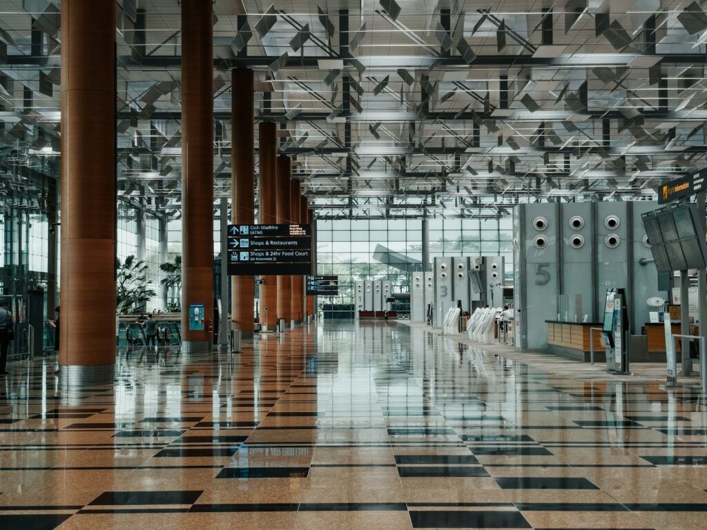 近未来的なチャンギ空港のターミナル
