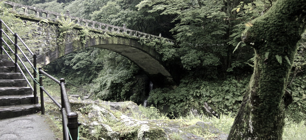 高千穂峡の遊歩道を散策して自然を感じる