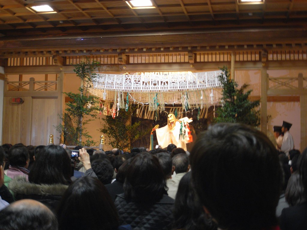 高千穂神社での高千穂神楽鑑賞