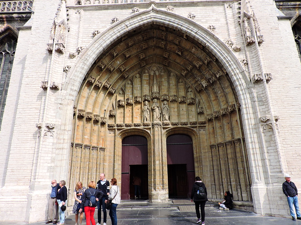 聖バーフ大聖堂の入り口