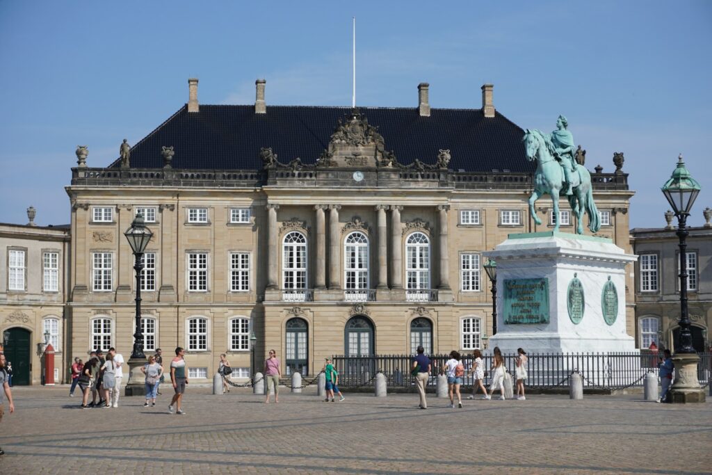 コペンハーゲン乗り換えで観光できるアマリエンボー宮殿