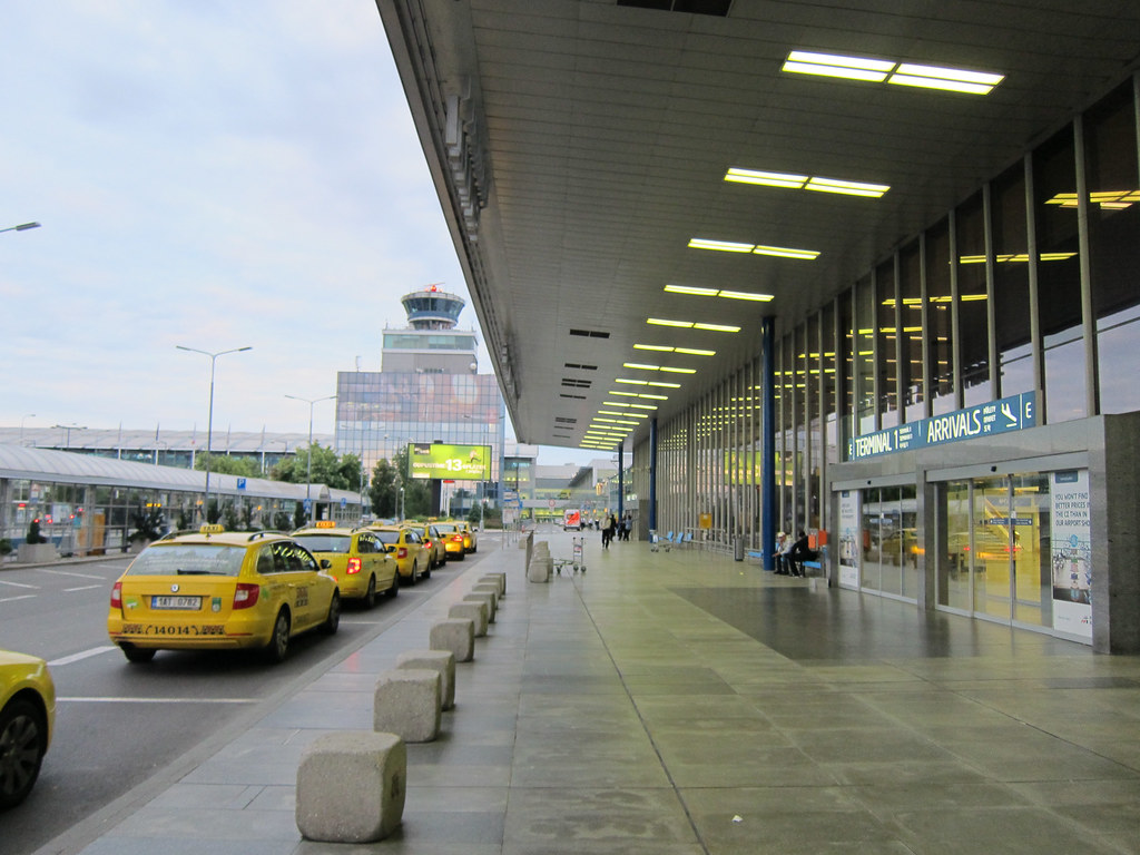 プラハ空港と市内タクシー