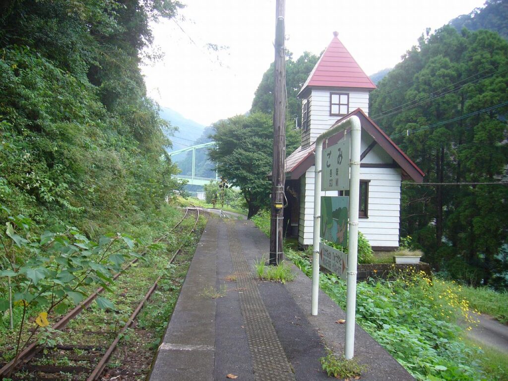 鉄道の名残を感じることができる高千穂鉄道跡地