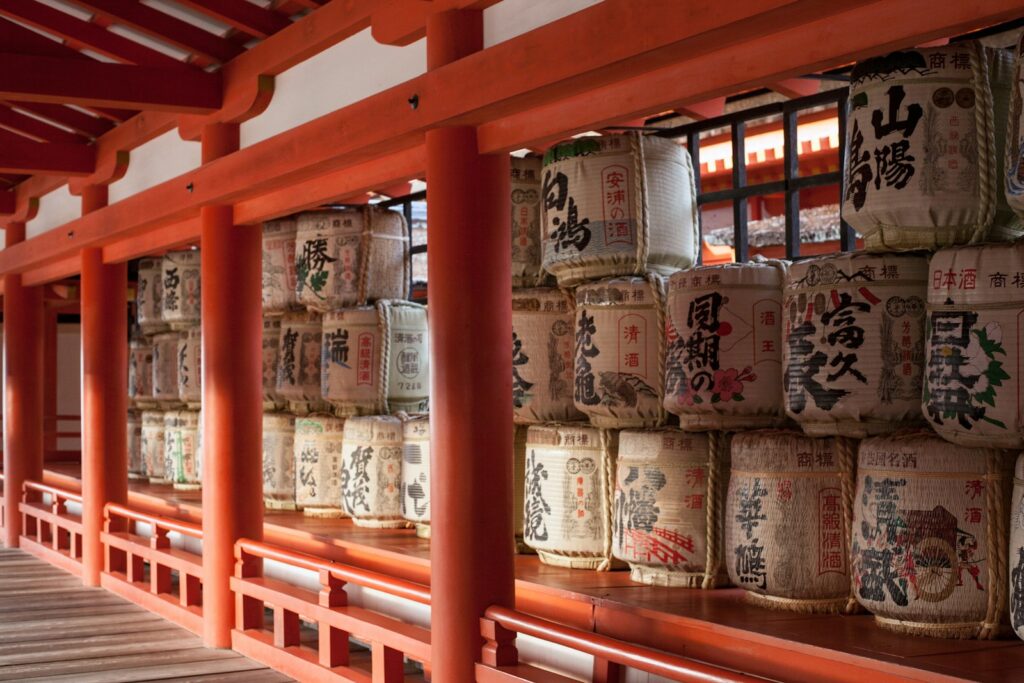 広島観光で訪れたい厳島神社の境内