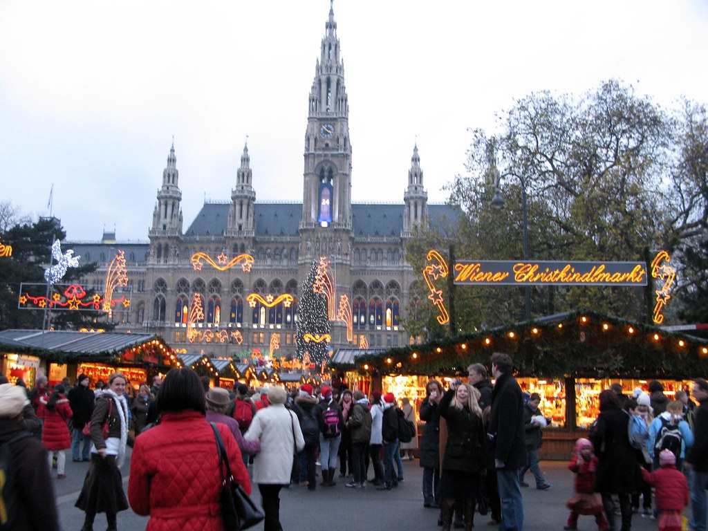 ウィーン市庁舎前で開催されているクリスマスマーケット