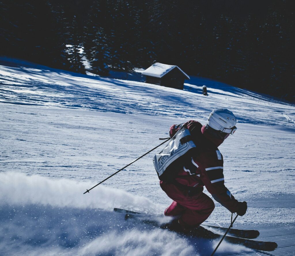 白馬でナイトスキーを楽しむ観光客のイメージ画像
