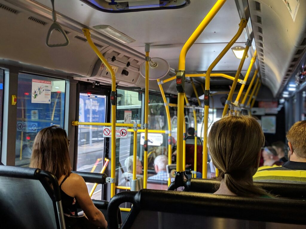 ハバナ空港から市内へ向かう際のローカルバス